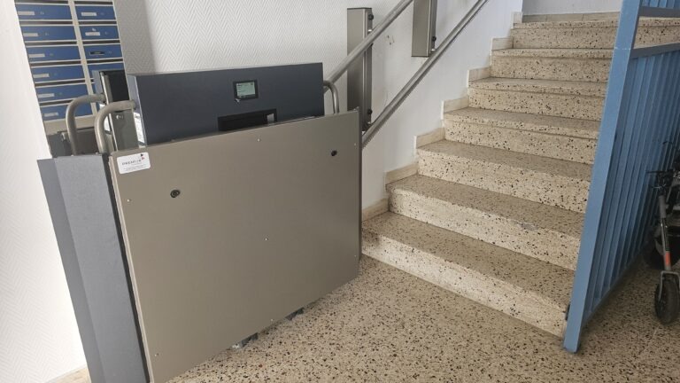 Plateforme Monte Escalier Ganser GTL Grau du Roi Gard