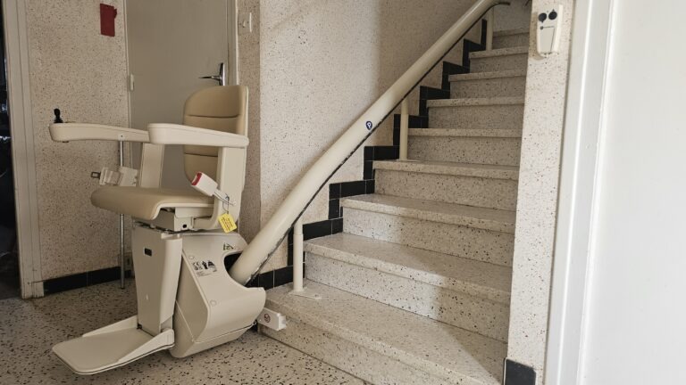 Monte Escalier Granges Les Beaumont Drôme