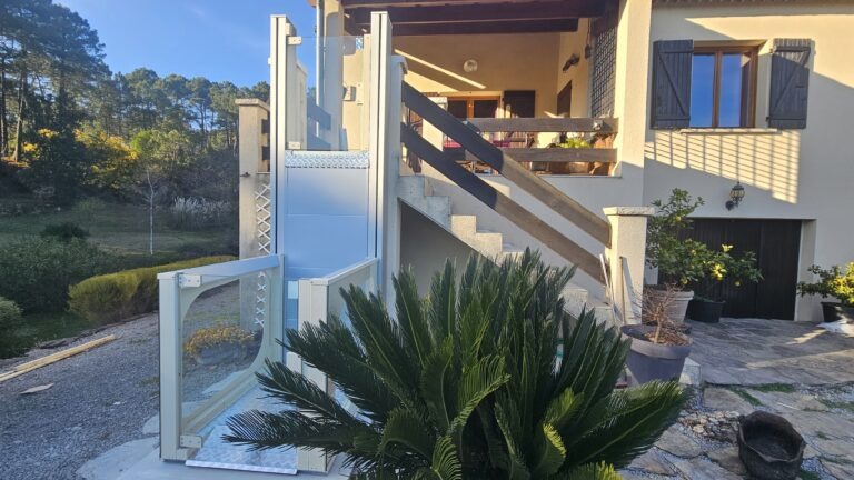 Plateforme Elévatrice Extérieure les Vans Ardèche