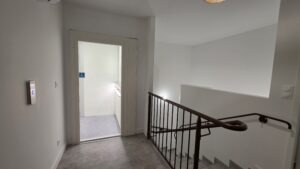 Élévateur PMR EN 81-41 dans cabinet sage-femme et infirmier — ERP catégorie 5 — Chambonas Ardèche — Premier Ascenseurs